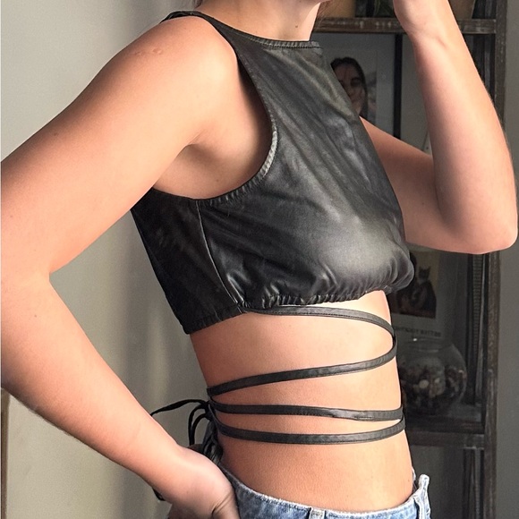 Top - Picture 2 of 3